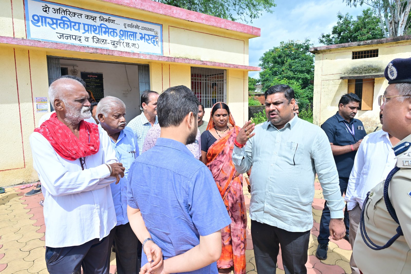 बाढ़ प्रभावित क्षेत्रों का मंत्री गजेन्द्र यादव ने किया निरीक्षण, प्रभावित परिवारों से मिले
