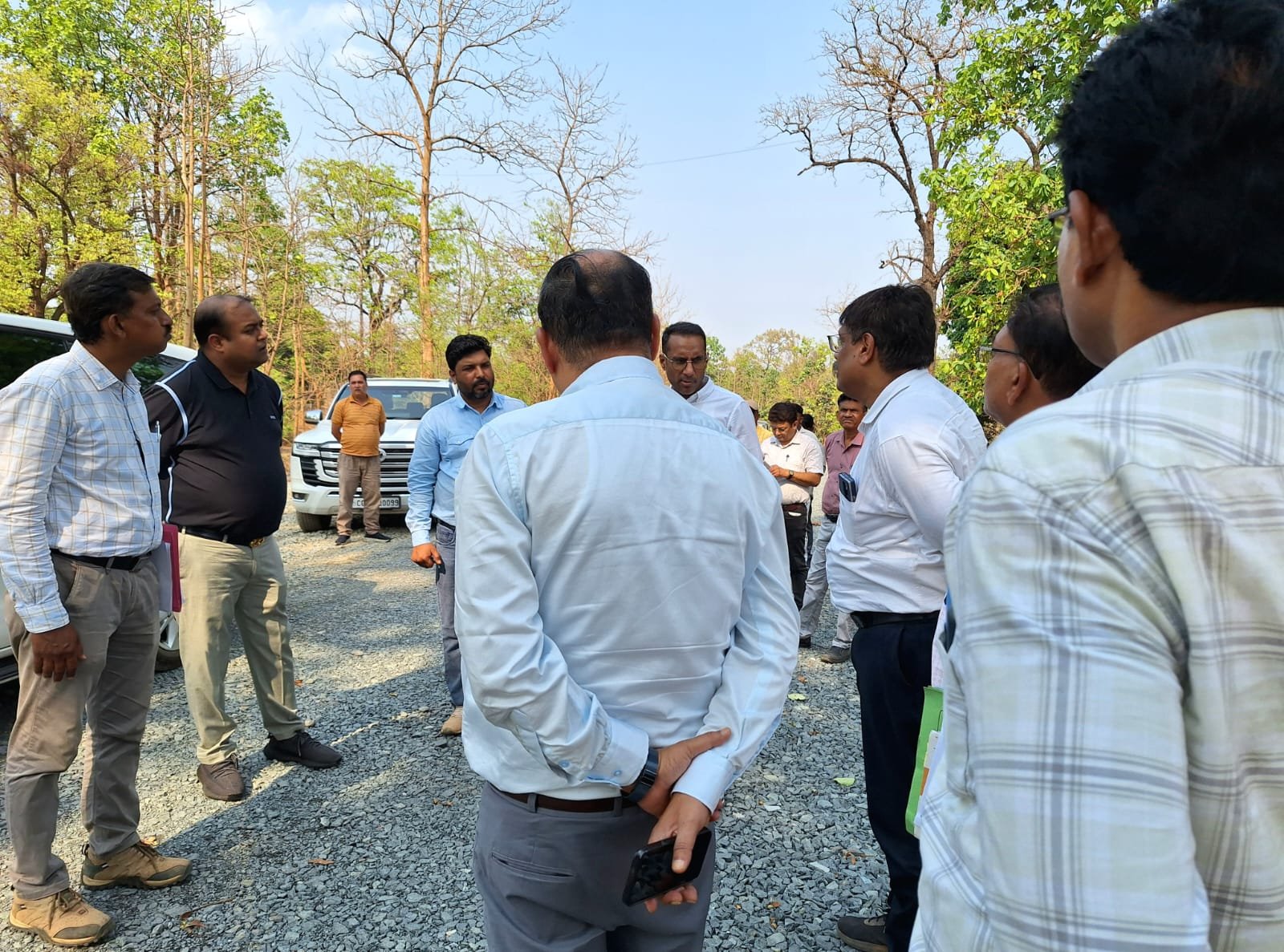 सड़क-पुल निर्माण में लापरवाही बर्दाश्त नहीं, नरहरपुर कॉलेज भवन के ठेकेदार को नोटिस जारी करने के निर्देश
