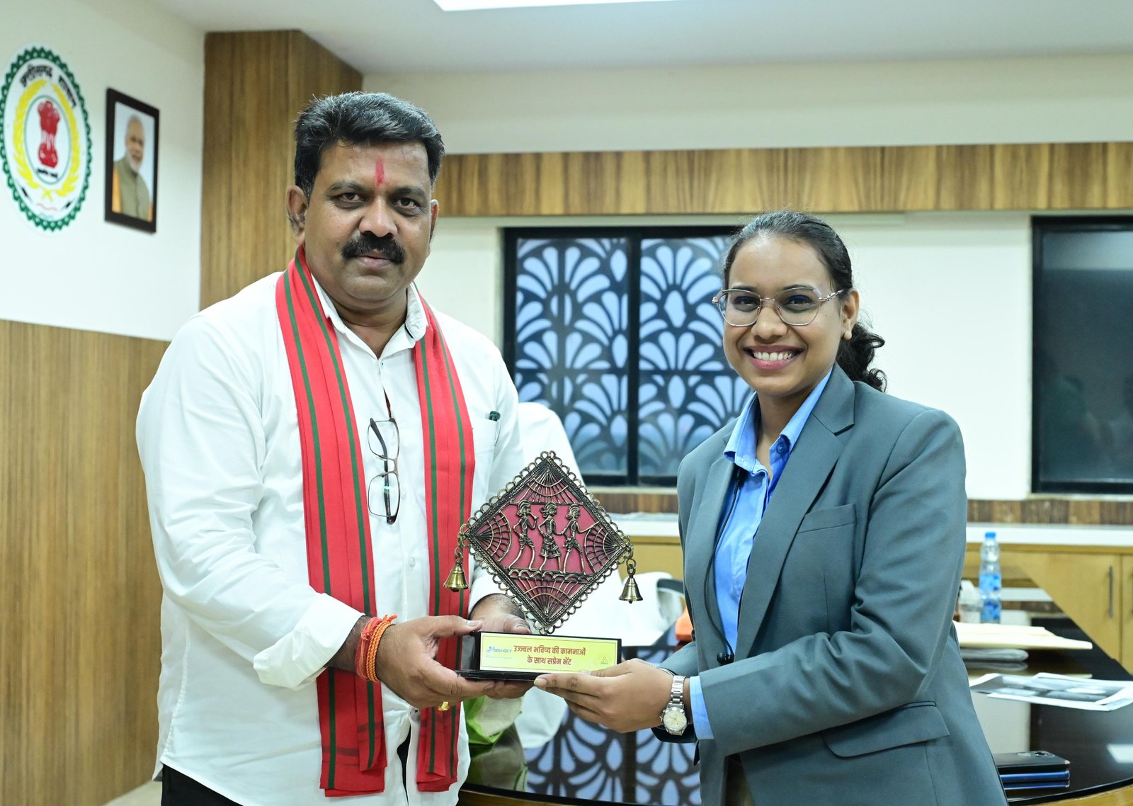 उप मुख्यमंत्री विजय शर्मा ने राष्ट्रपति भवन से आमंत्रण मिलने पर रेणुका गोस्वामी को दी बधाई.