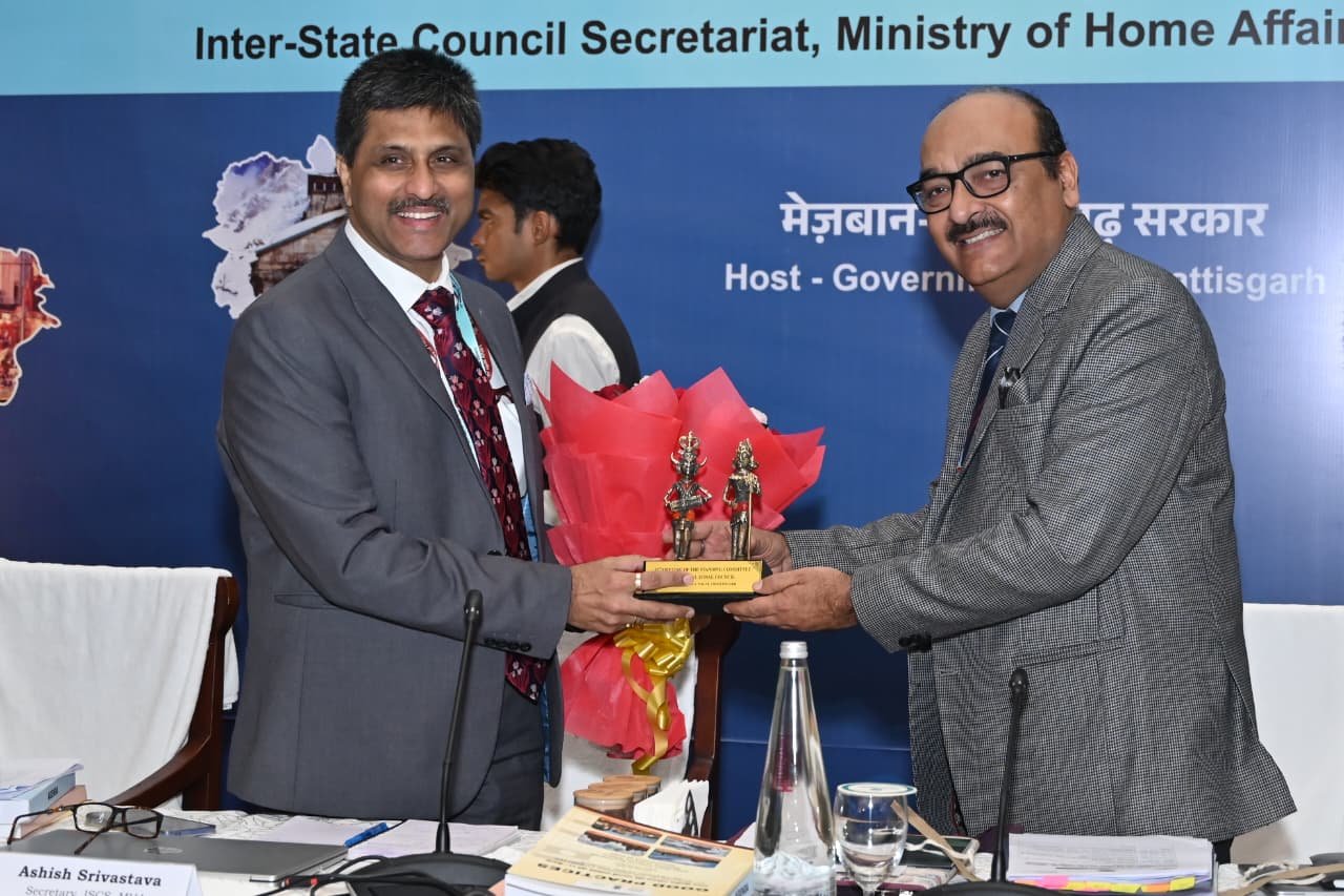 मध्य क्षेत्रीय परिषद की स्थायी समिति की बैठक आज नवा रायपुर के एक निजी होटल में प्रारम्भ