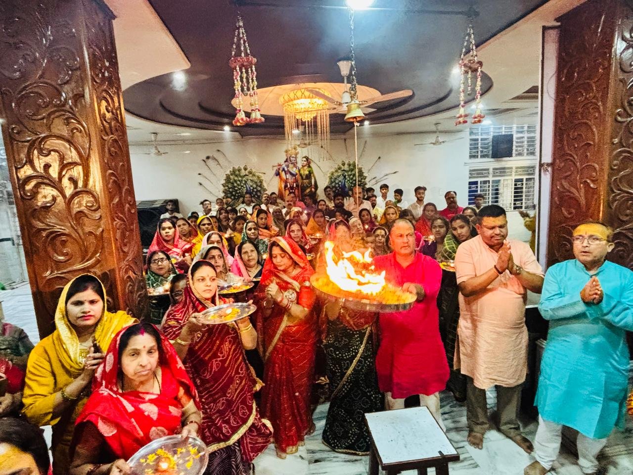 सत्तीचौरा माँ दुर्गा मंदिर, गंजपारा दुर्ग में अभिषेक, महाआरती, प्रसादी एवं आतिशबाजी के साथ मनाया गया मंदिर का विशेष दिन