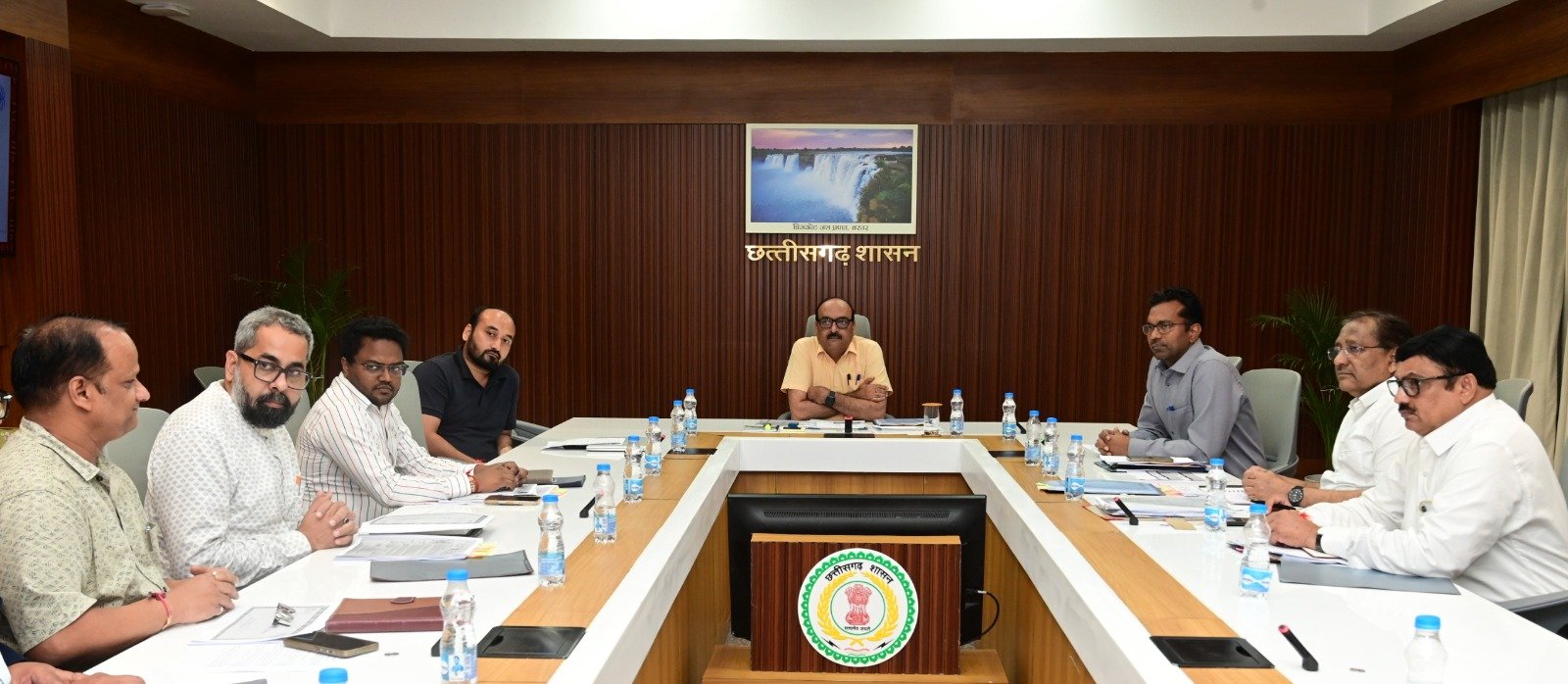 मुख्य सचिव ने ई-ऑफिस एवं समयबद्ध उपस्थिति में उत्कृष्ट प्रदर्शन के लिए अधिकारी कर्मचारी को किया सम्मानित