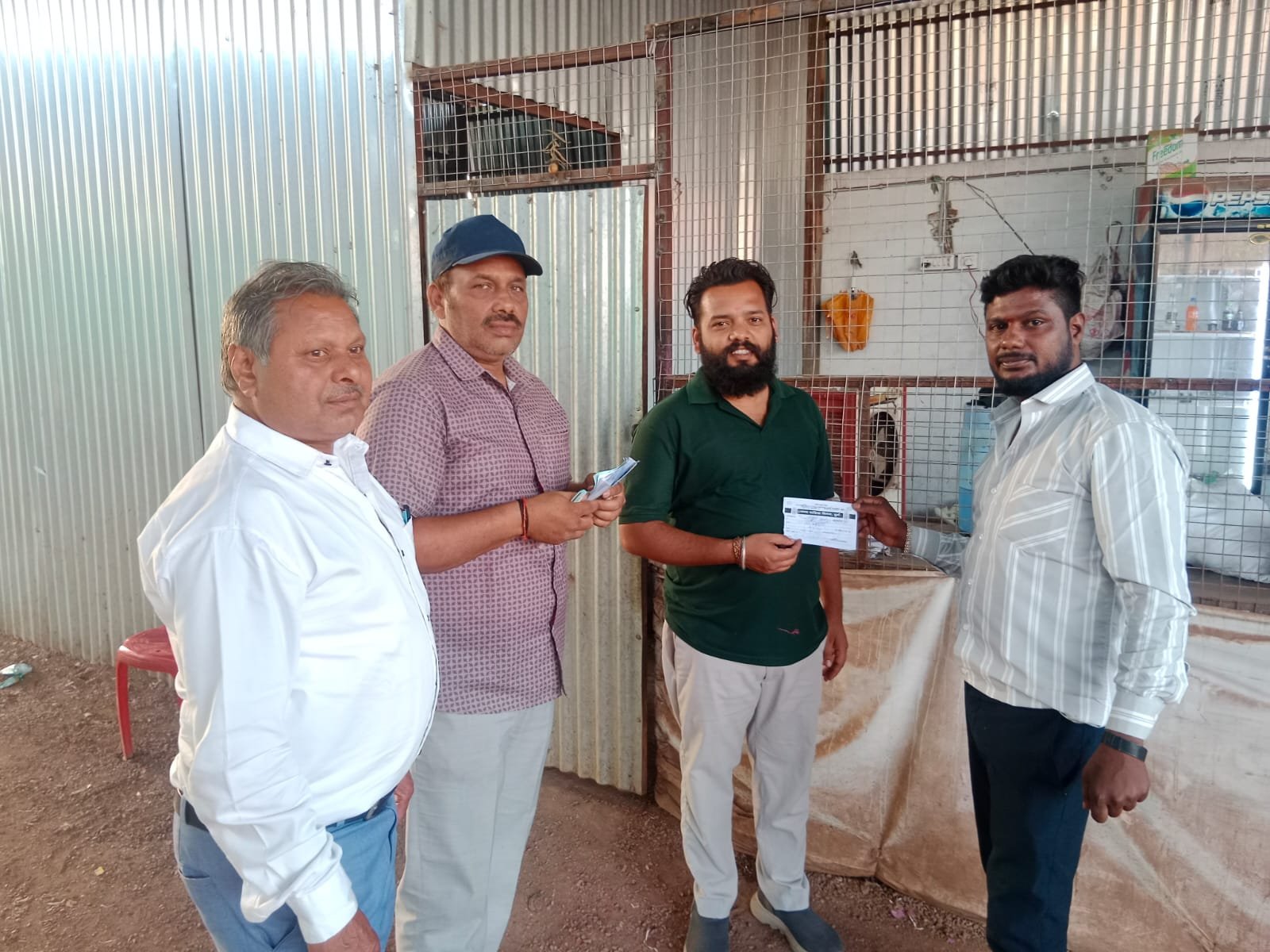 प्रतिबंधित प्लास्टिक के खिलाफ निगम की सख्त कार्रवाई, कई दुकानों से डिस्पोजल गिलास व झिल्ली पन्नी जब्त, जुर्माना वसूला