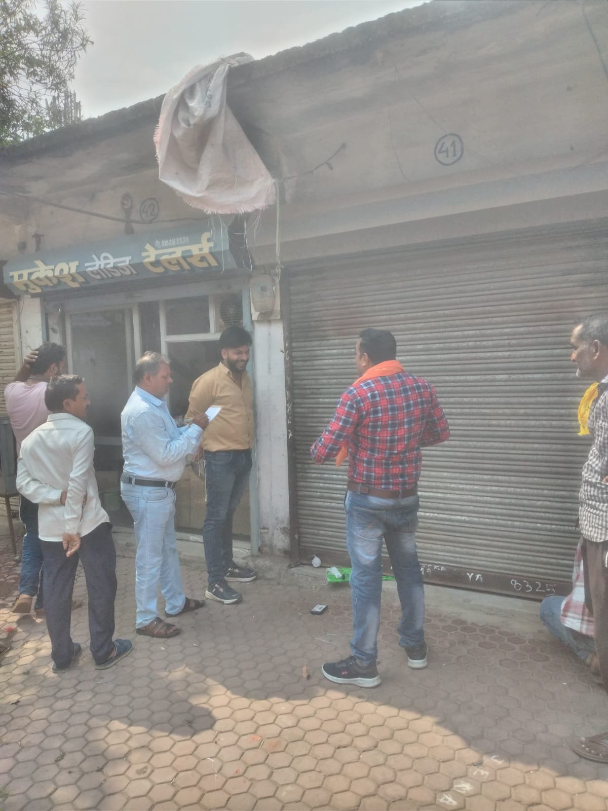 किराया बकाया पर निगम की सख्ती: अग्रसेन चौक की 6 दुकानें सीलबंद