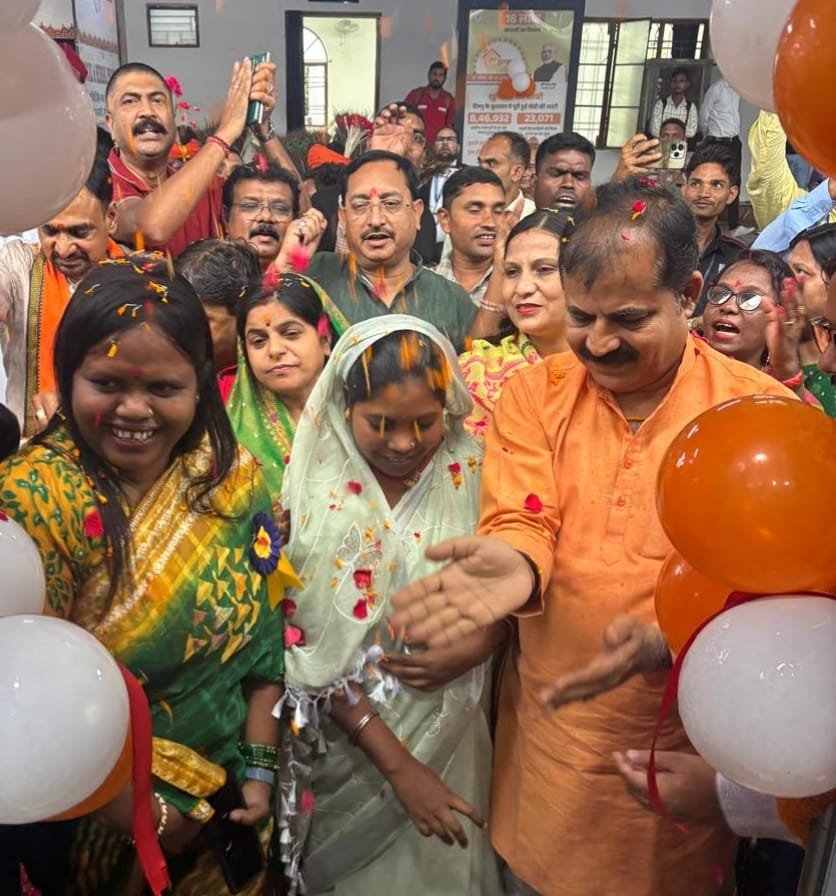 सरगुजा संभाग के 850 श्रद्धालु भारत गौरव ट्रेन से रामलला एवं बाबा विश्वनाथ के दर्शन के लिए रवाना