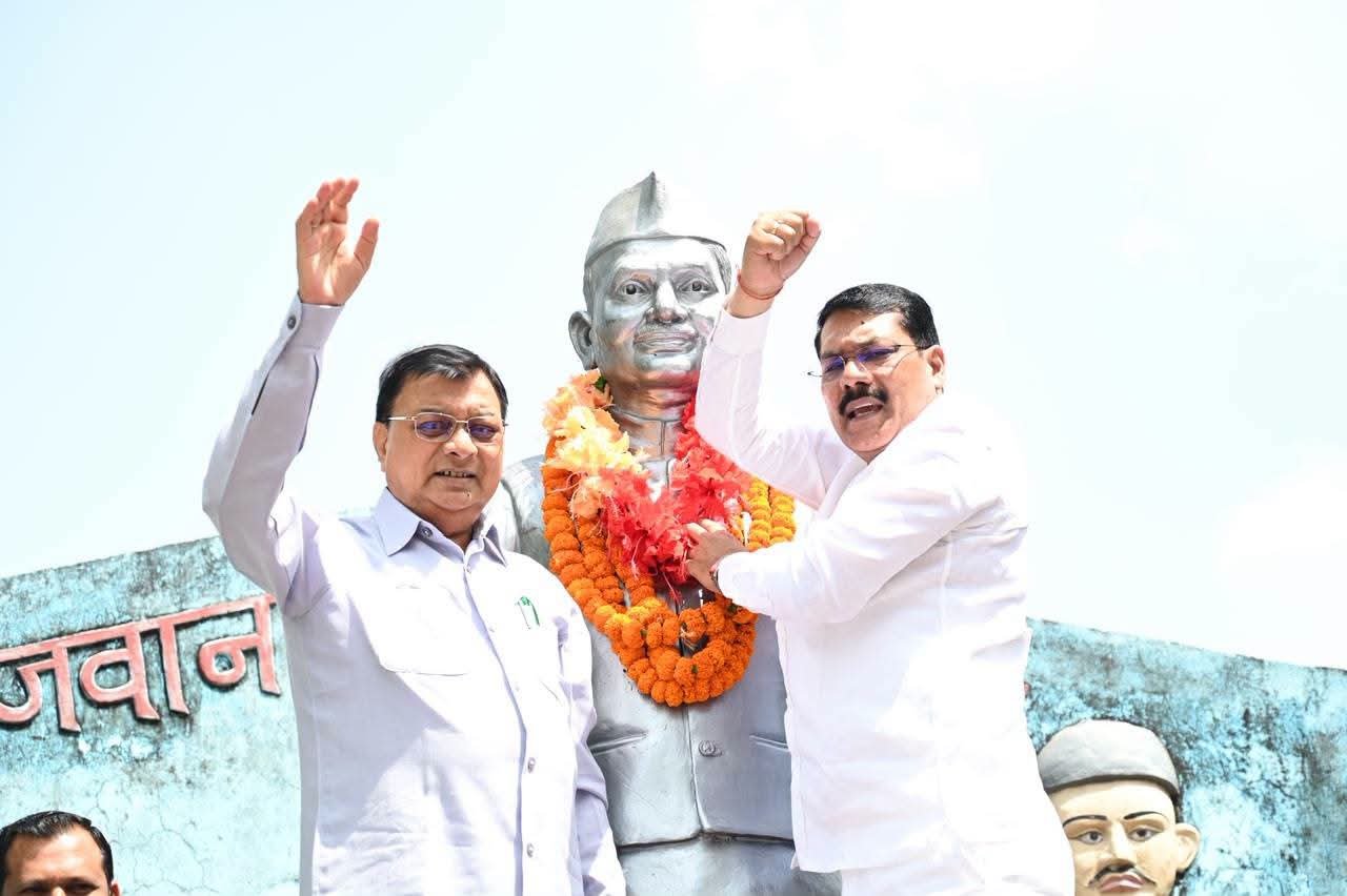 गांधी जयंती पर औद्योगिक क्षेत्र कोरबा में लगाए गए लगभग 100 पौधे