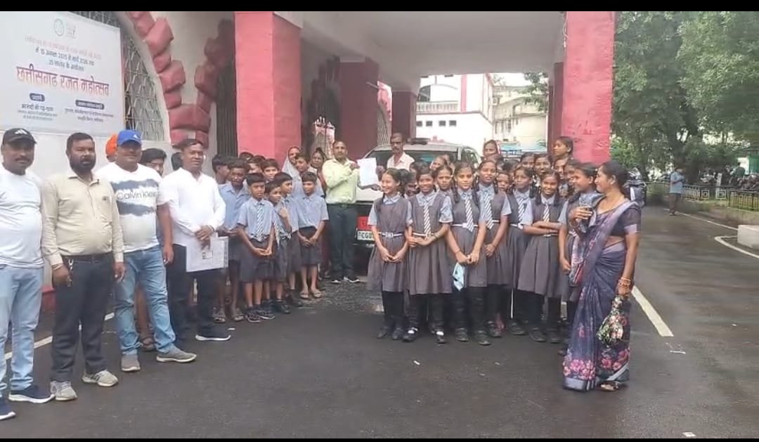 पाटन के सरकारी स्कूल की प्रधान पाठिका पर गंभीर आरोप, ग्रामीणों ने कलेक्टर से की जांच और कार्रवाई की मांग