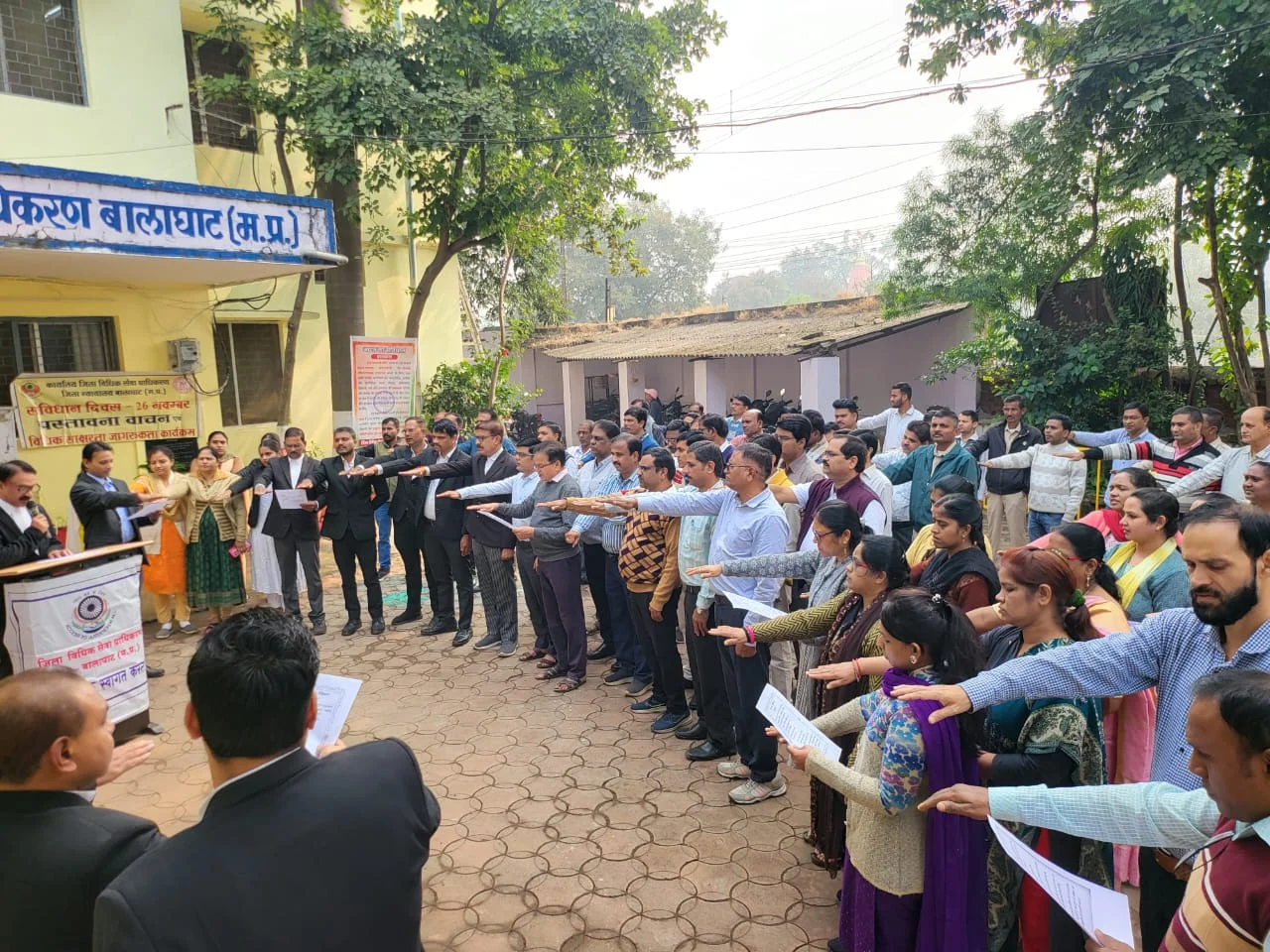 संविधान दिवस के अवसर पर प्रस्तावना का हुआ सामूहित वाचन