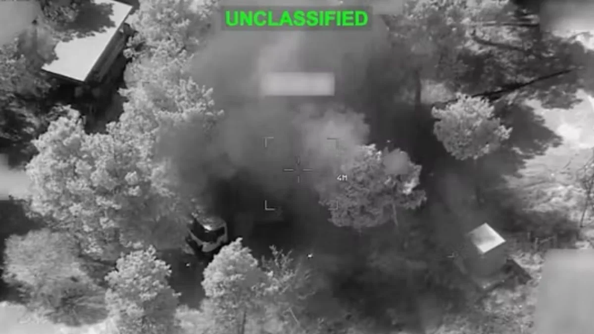 अमेरिका ने हॉर्मुज को खुलवाने के लिए ईरान पर दागे 5,000 पाउंड के 'बंकर बस्टर' बम