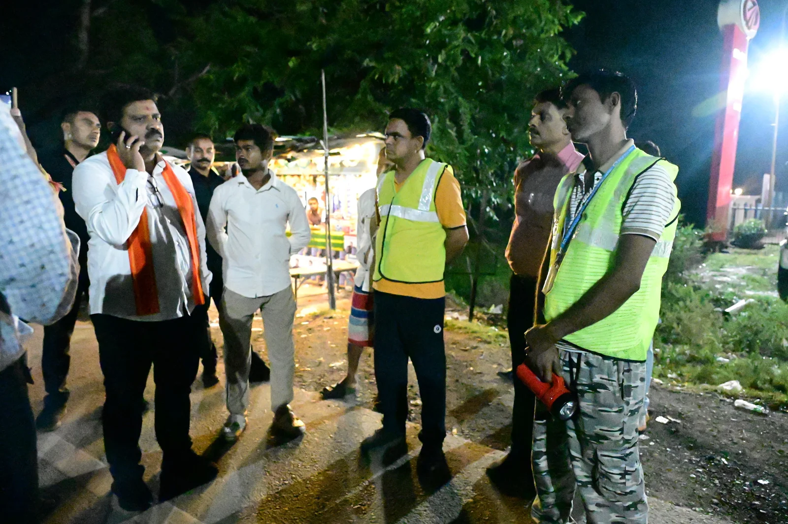 कवर्धा-बेमेतरा मार्ग पर पशुओं को देख उप मुख्यमंत्री विजय शर्मा ने अधिकारियों को लगाई फटकार