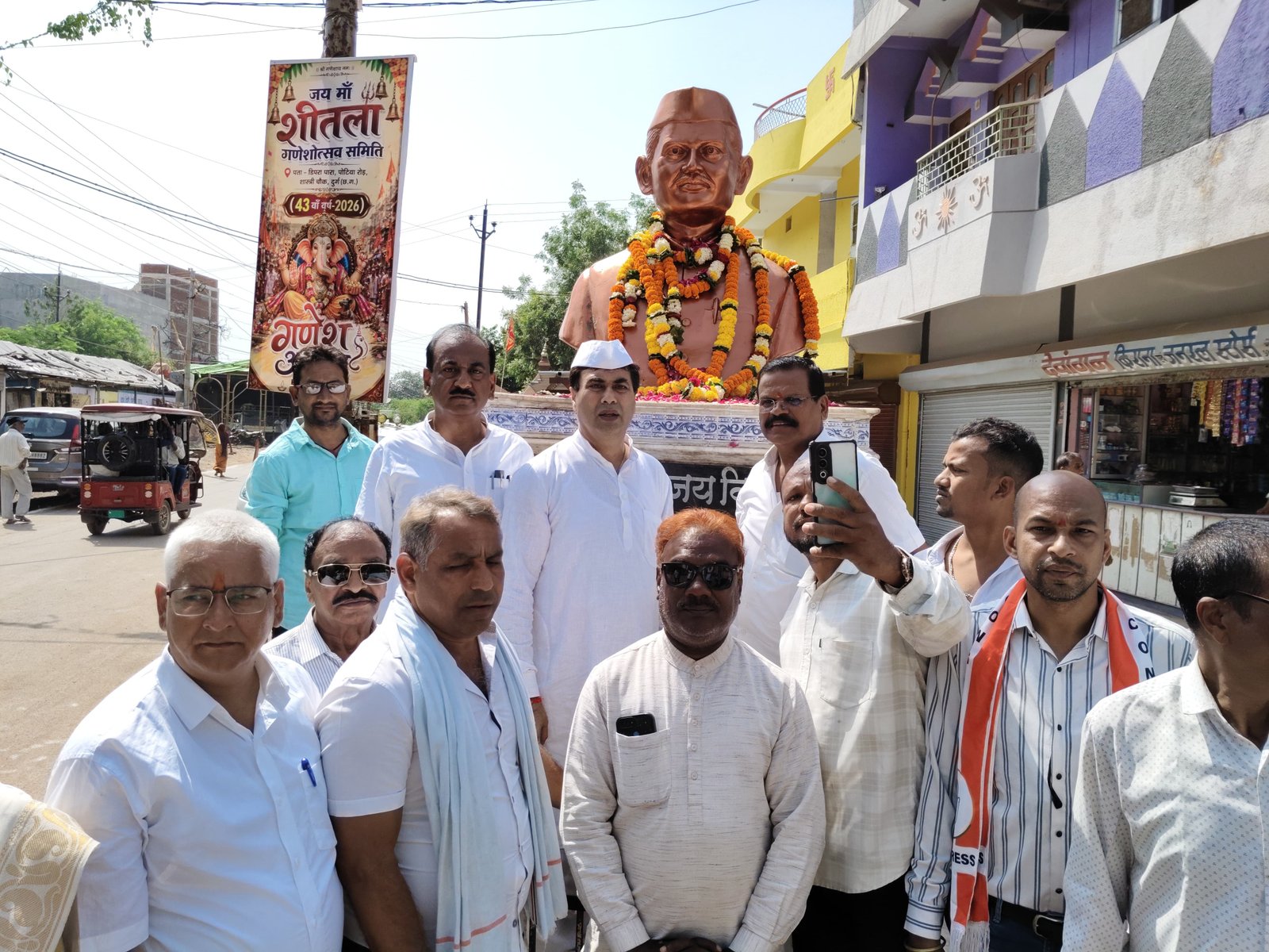 मध्य ब्लॉक कांग्रेस दुर्ग ने**गांधी एवं शास्त्री जयंती मनाई