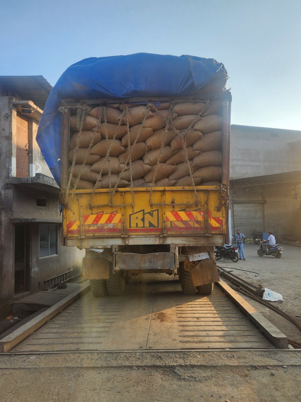 धान के अवैध परिवहन एवं भण्डारण पर प्रशासन अलर्ट मोड में