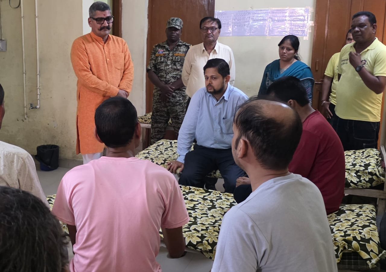 कलेक्टर ने नशा मुक्ति केंद्र का किया निरीक्षण, व्यवस्थाओं का लिया जायजा