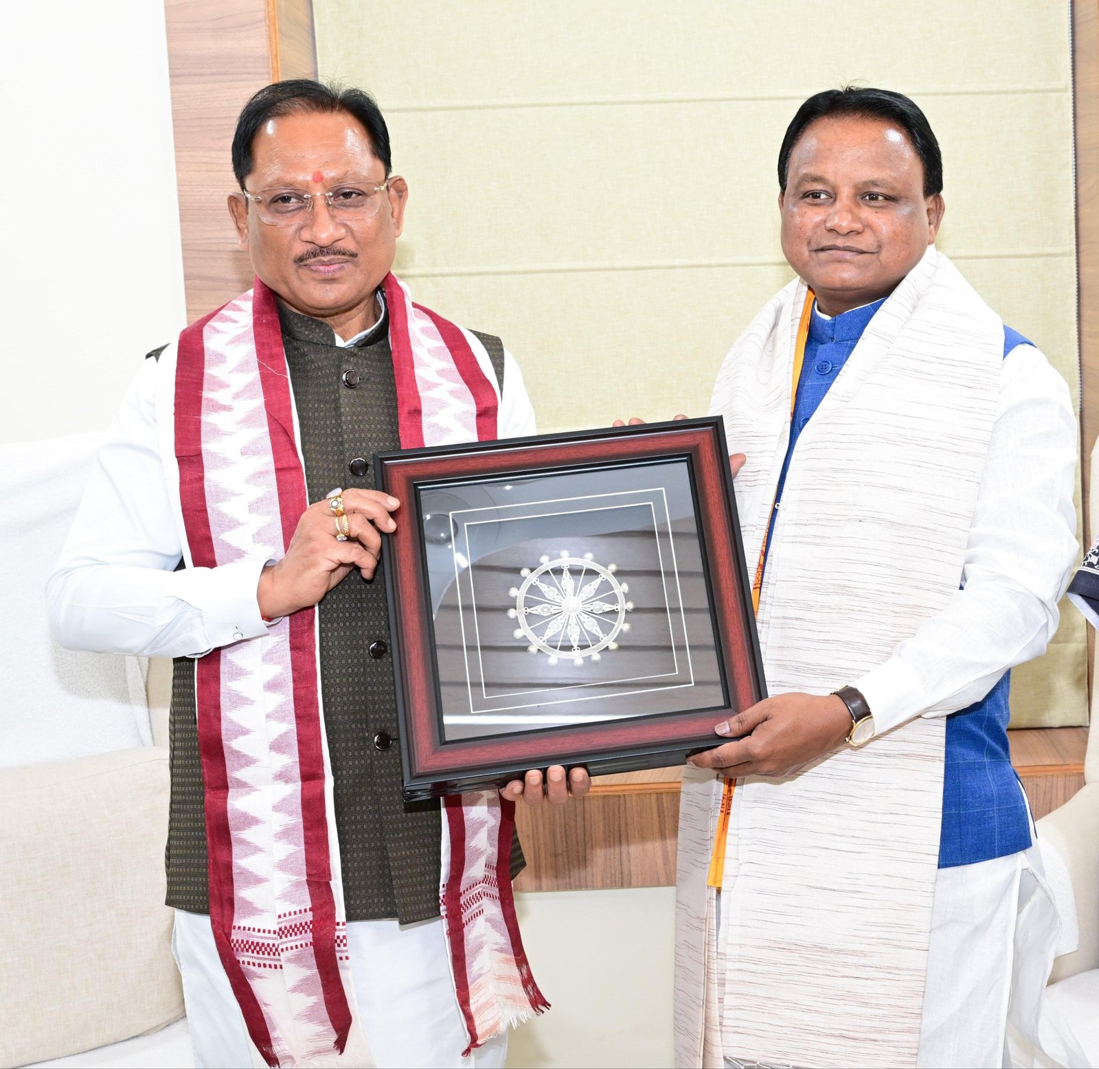 मुख्यमंत्री विष्णु देव साय ने ओडिशा के मुख्यमंत्री श्री मोहन चरण माझी से की सौजन्य भेंट