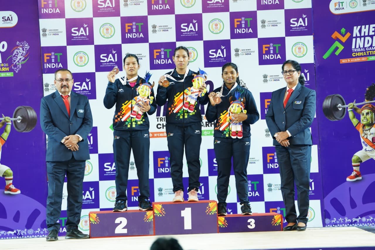 केरल की एथलेटिक्स टीम पहुंची जगदलपुर, पारंपरिक लोकनृत्य से हुआ भव्य स्वागत