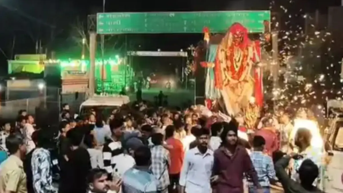 मां काली की प्रतिमा विसर्जन जुलूस में अंडे फेंकने की अफवाह ने भड़काया तनाव, पुलिस ने संभाला मोर्चा