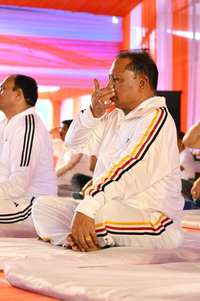 योग को दिनचर्या का हिस्सा बनाएं, स्वस्थ समाज के निर्माण में योगदान दें : मुख्यमंत्री विष्णुदेव साय