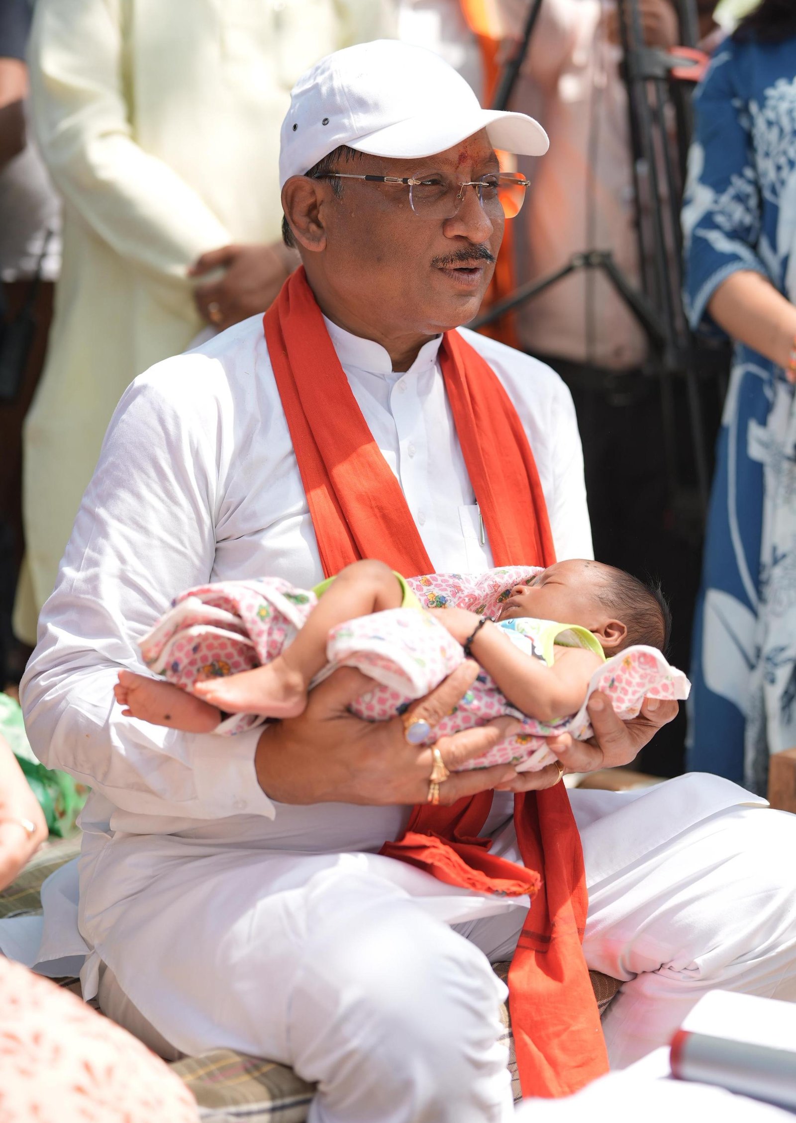 एक माह के नवजात का मुख्यमंत्री ने किया नामकरण, “रविशंकर” नाम से गूंजा गांव का आंगन