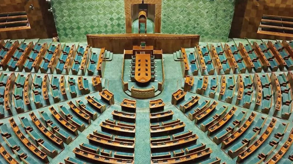 मोदी सरकार के 3 नए बिलों से लोकसभा की सीटें 543 से बढ़कर 850 हो जाएंगी। 2029 चुनाव से पहले 426 के नए बहुमत आंकड़े के साथ पूरी तरह बदल जाएगा देश का सियासी नक्शा।