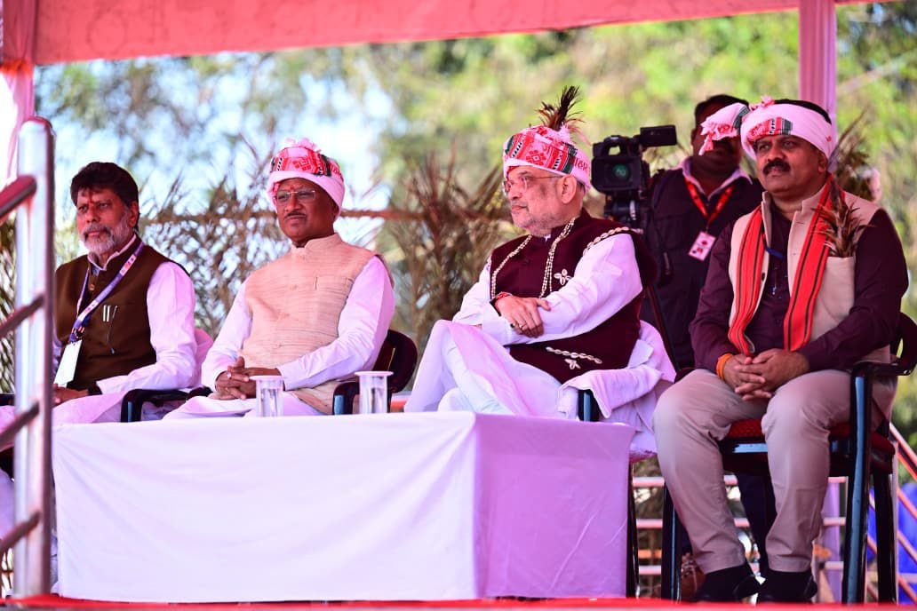 अमित शाह ने देखा बस्तर की जनजातीय विरासत का वैभव, विजेता दलों से मिलकर बढ़ाया उत्साह