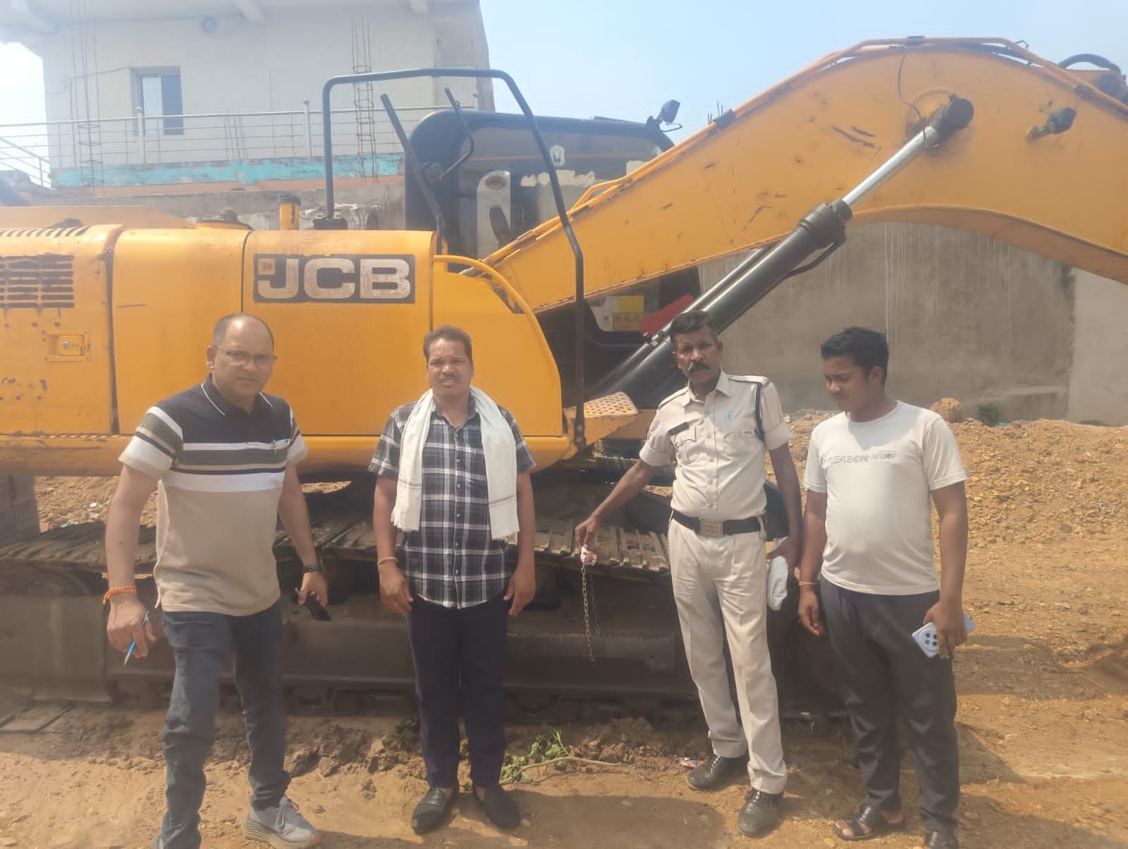 रेत माफियाओं पर प्रशासन का सख्त प्रहार