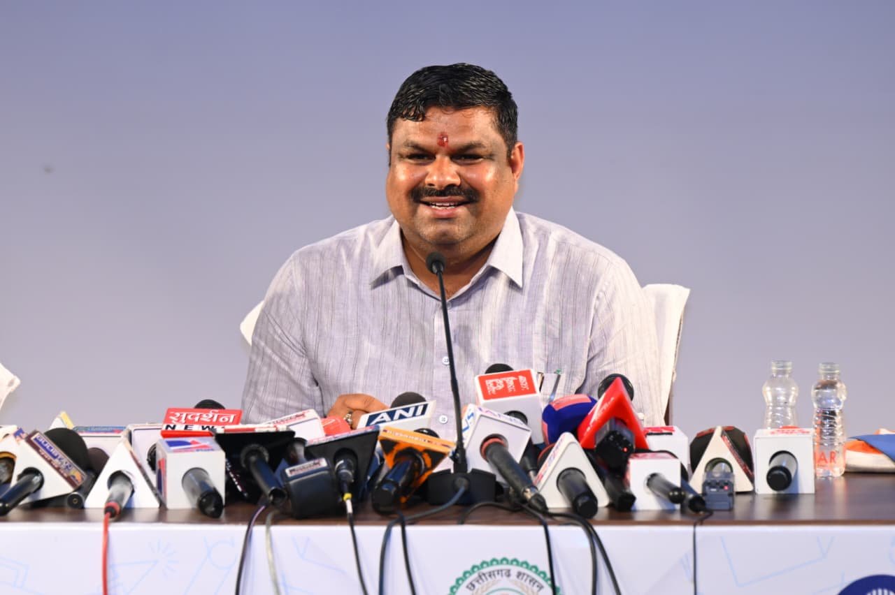 स्कूल शिक्षा विभाग की उपलब्धियों पर मंत्री गजेंद्र यादव ने की प्रेस कॉन्फ्रेंस, दो वर्षों के कार्यों का रखा लेखा-जोखा