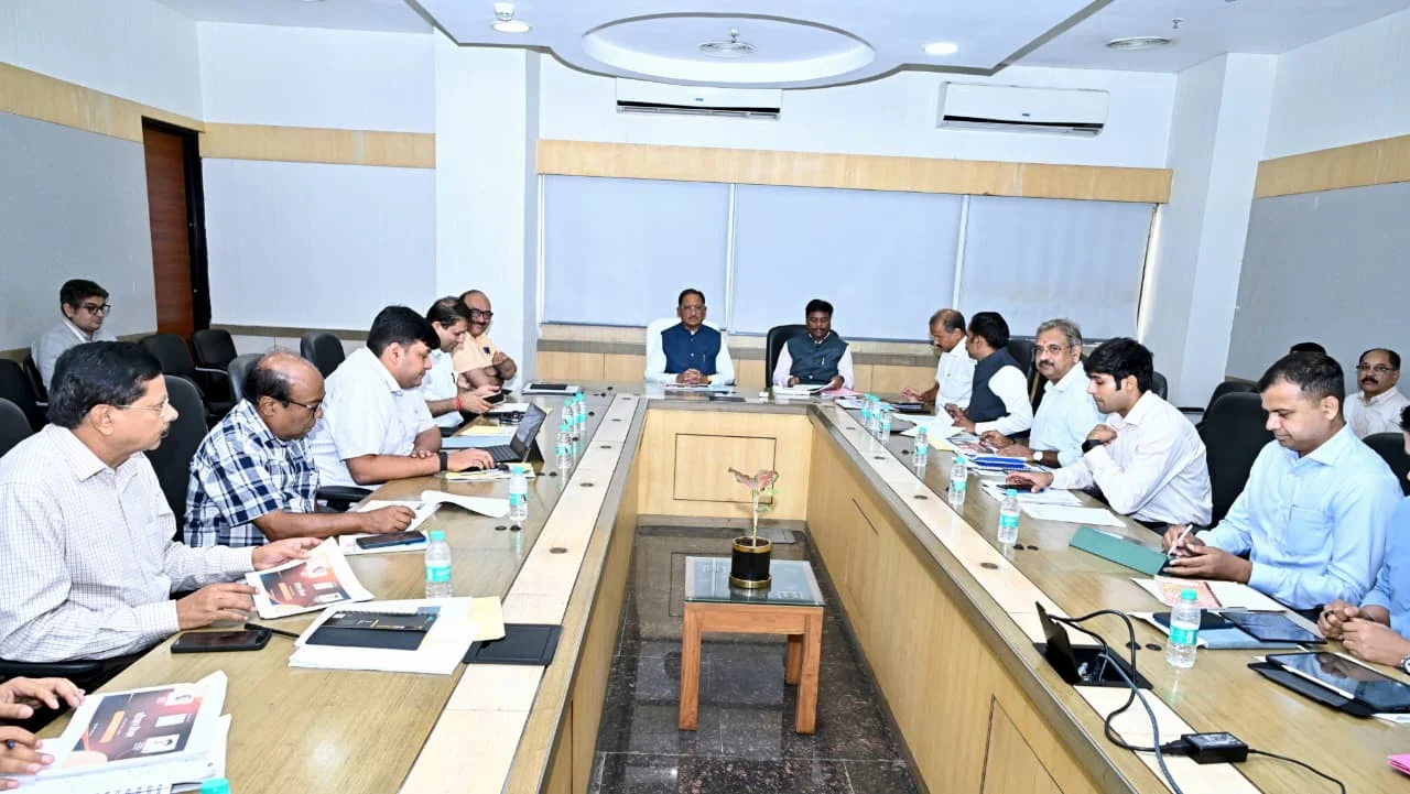 सड़क दुर्घटनाओं को न्यूनतम करने मिशन मोड में करें काम: मुख्यमंत्री विष्णु देव साय