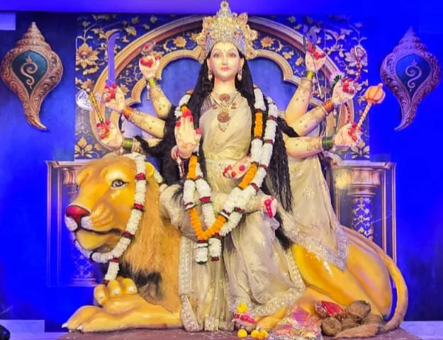 जगन्नाथ धाम की थीम पर सजे पंडाल में विराजीं मां दुर्गा, दर्शन के लिए उमड़ रहे श्रद्धालु