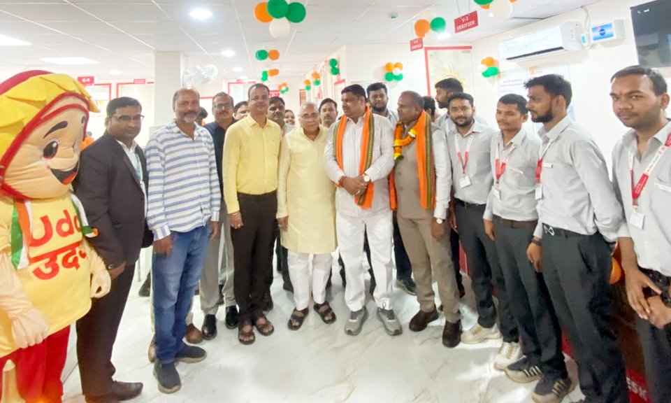 पद्मनाभपुर में आधार का आधुनिक सेवा केन्द्र शुरु*,*गजेन्द्र और वोरा ने किया संयुक्त रुप से शुभारंभ