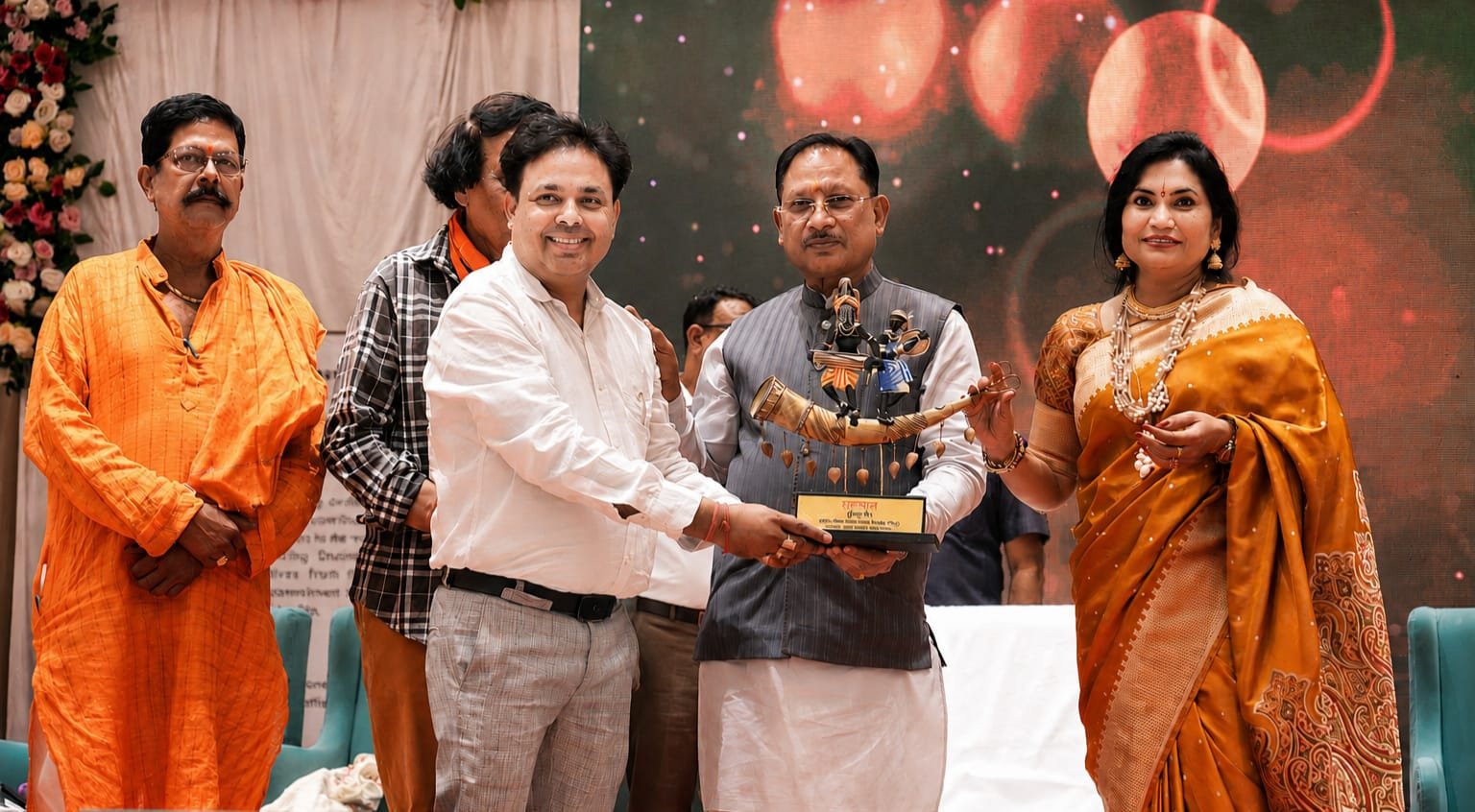 सिकल सेल रोग नियंत्रण के क्षेत्र में उत्कृष्ट योगदान हेतु आनंद देव ताम्रकार राज्य स्तरीय अलंकरण सम्मान से सम्मानित