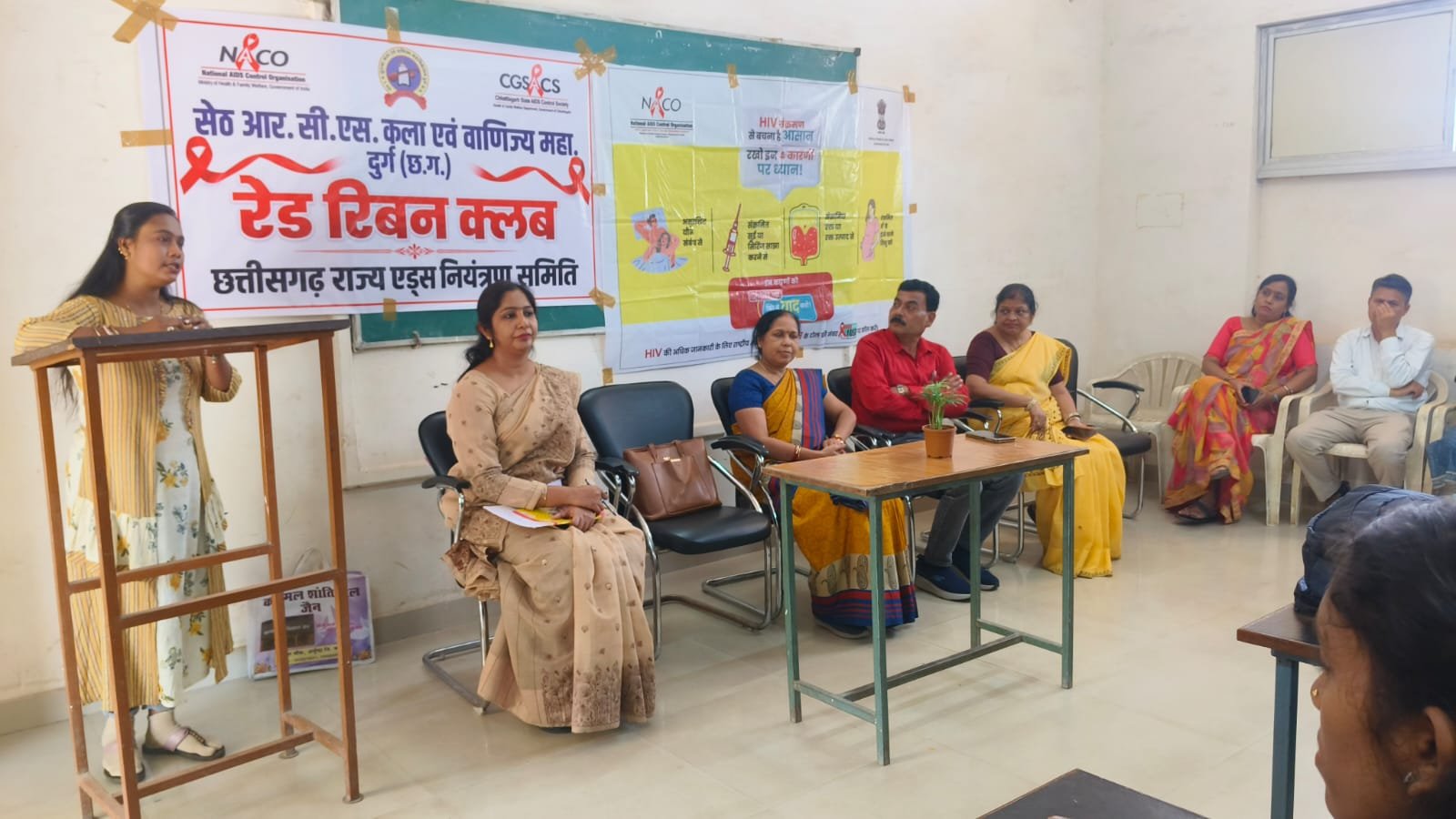 रेड रिबन क्लब का वार्षिक शुभारंभ एवं शपथ ग्रहण समारोह आयोजित, विद्यार्थियों को दी गई एचआईवी-एड्स से बचाव की जानकारी