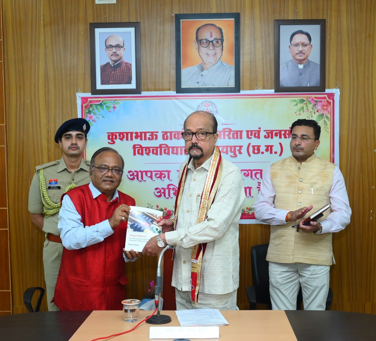 पत्रकारिता में सत्य, तथ्य और जनहित सर्वाेच्च प्राथमिकता हो - राज्यपाल डेका
