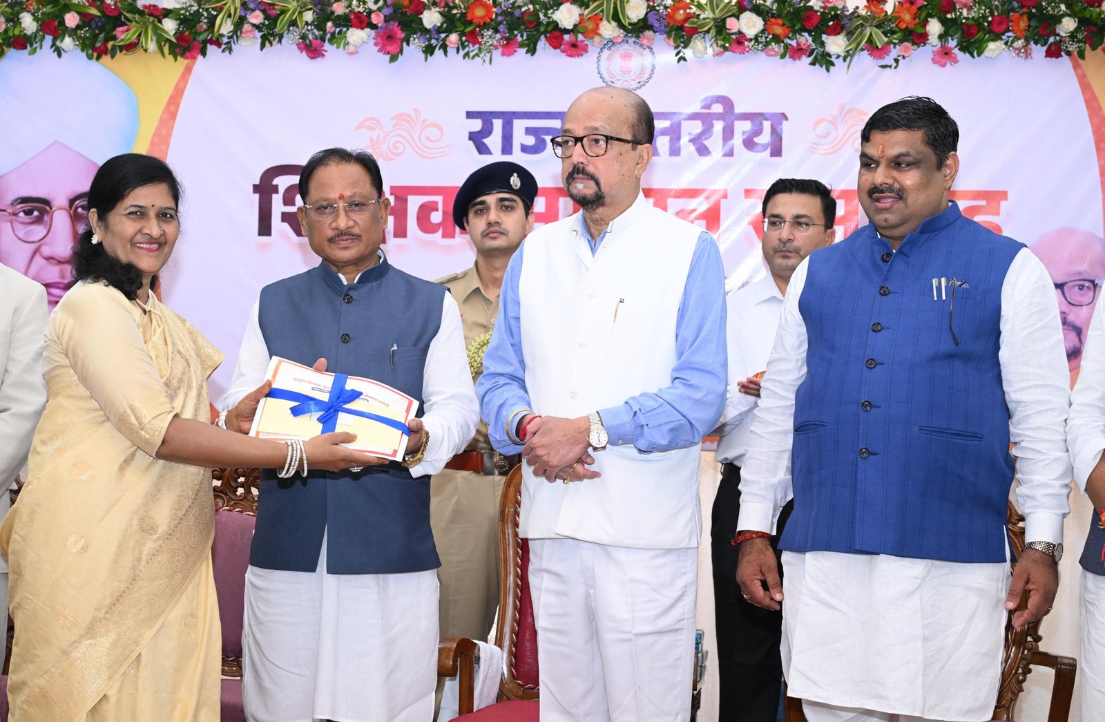 AI के युग में शिक्षक बनें विद्यार्थियों के मार्गदर्शक, तकनीक के विवेकपूर्ण उपयोग की दें सीख : राज्यपाल  डेका