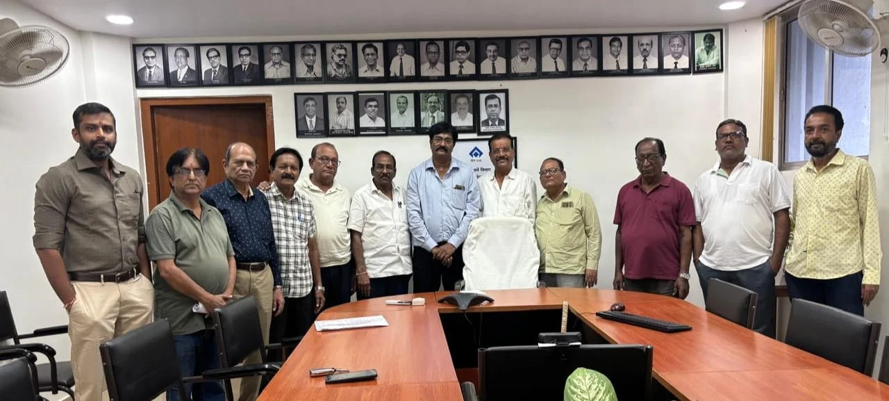 व्यापारियों की समस्याओं के समाधान को लेकर स्टील सिटी चेंबर और नगर सेवा विभाग की बैठक
