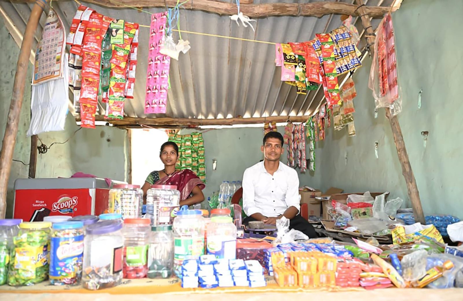 जब मुख्यमंत्री रुके एक छोटी-सी किराना दुकान पर... और सामने थी बदलाव की बड़ी कहानी