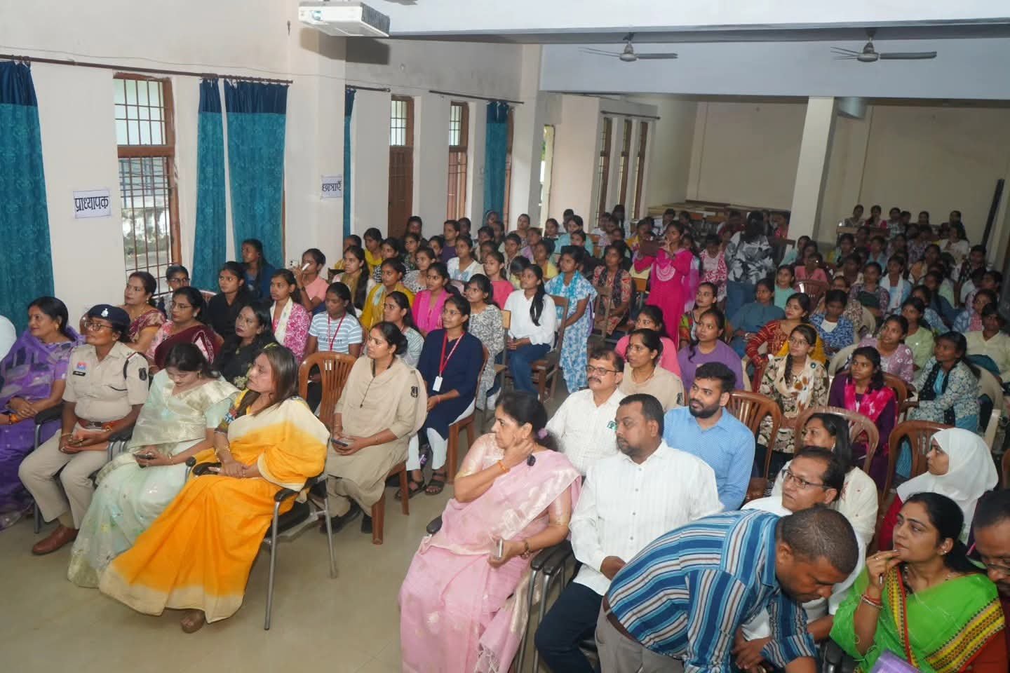 डॉ. वामन वासुदेव पाटणकर कन्या महाविद्यालय में कैरियर काउंसलिंग व साइबर जागरूकता कार्यक्रम का हुआ आयोजन