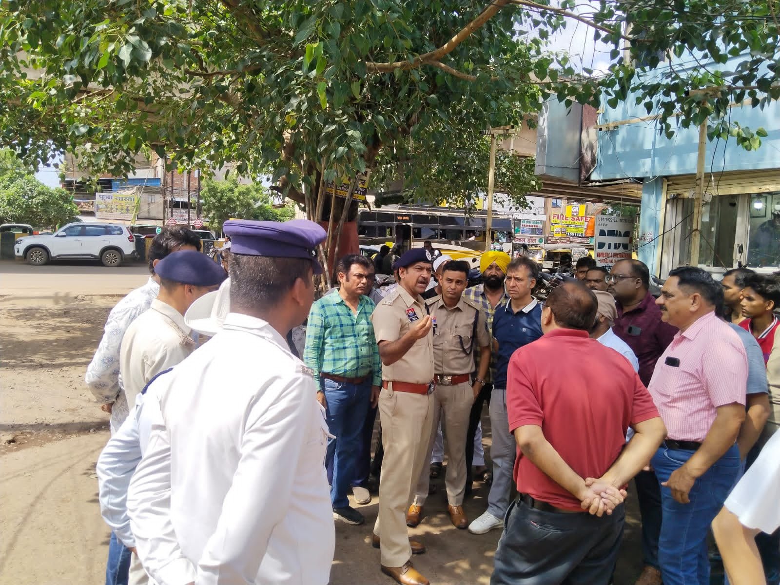 सुपेला क्षेत्र में यातायात व्यवस्था सुधारने हेतु व्यापारियों के साथ बैठक आयोजित की गई