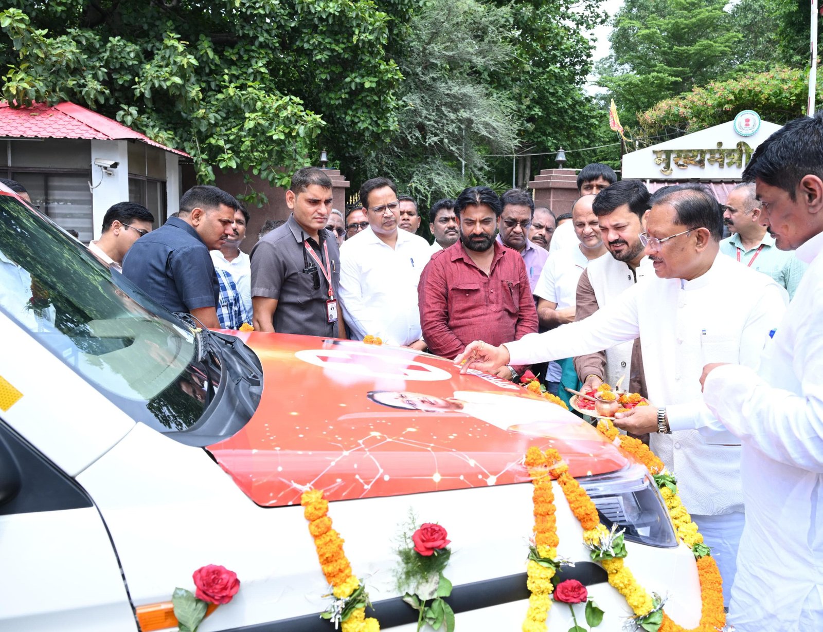 मुख्यमंत्री विष्णु देव साय ने धरसींवा विधानसभा को दी निःशुल्क एम्बुलेंस की सौगात